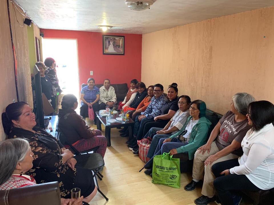 RicardoCortesM's tweet photo. Me reuní con vecinos de Las Marinas quienes tienen muchas inquietudes respecto a su comunidad para las cuales buscaremos, en conjunto, encontrar la forma de solucionar. Agradezco a Gemma Mendiola el apoyo para recibirnos en su casa y el interés en ayudar a que su comunidad mejore https://t.co/sQWIQHNNQJ