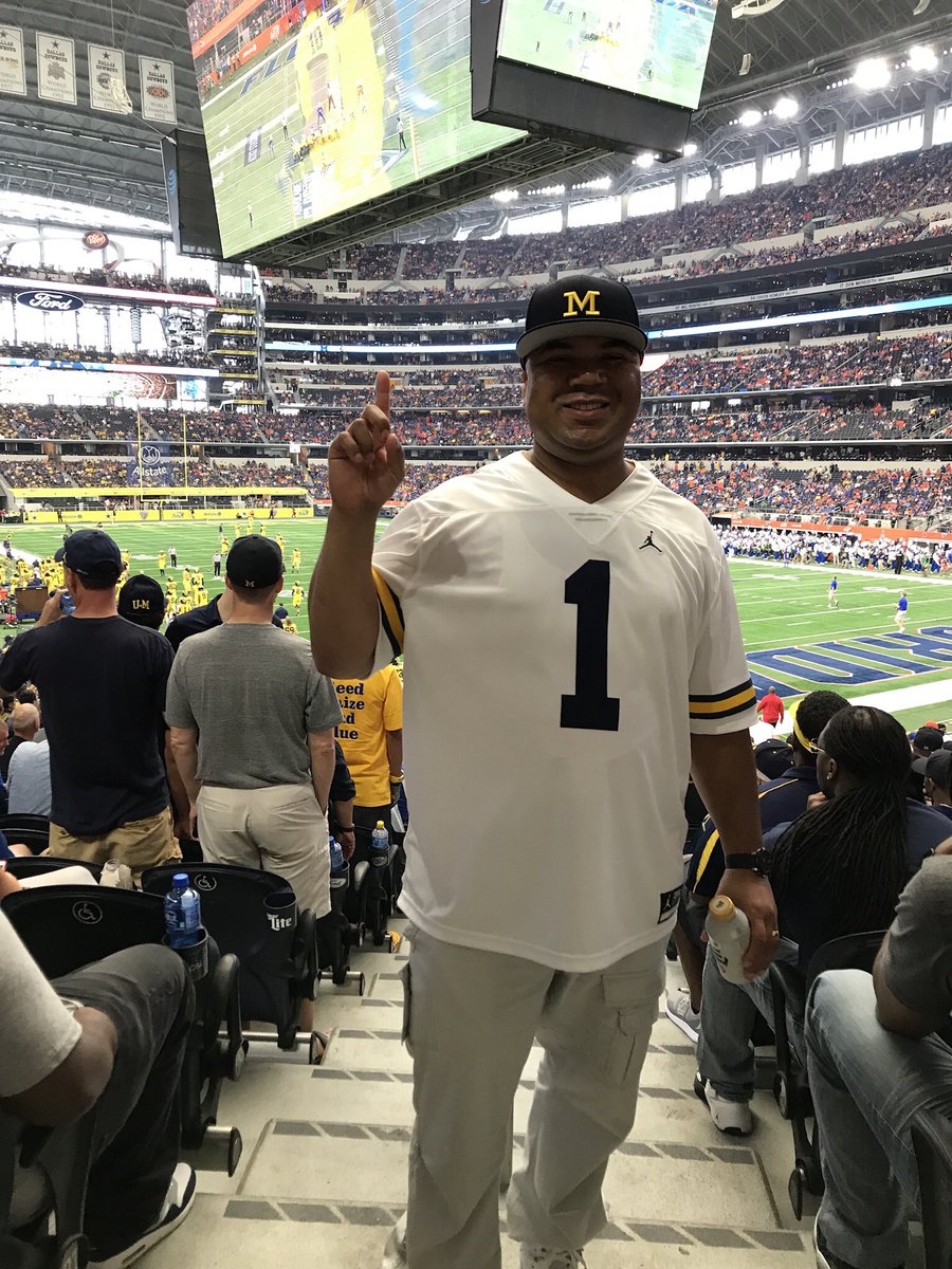 Goku73's tweet photo. Shout out to my favorite squad... #GOBLUE https://t.co/xf1GBtGZiW