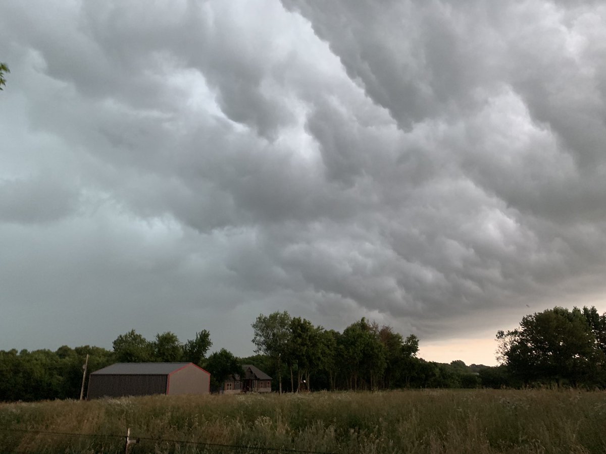 PeopleofCowtown's tweet photo. Storm is now south of @CityofPeculiar #weather #summerstorms #niceclouds https://t.co/bahiCLWjrW