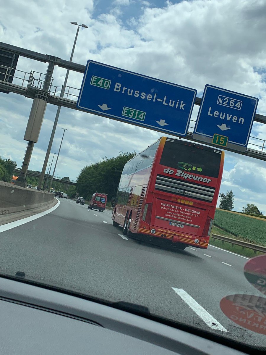 SLBasisschool's tweet photo. Vakantie is reizen. Met de hele school op terugweg. Tot zo https://t.co/40yHVN9VBB