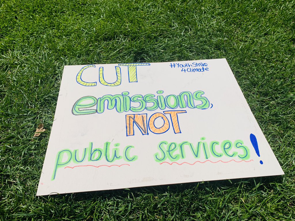 ClaudiaTBejan's tweet photo. #YouthStrike4Climate 🌎🌎🌏 https://t.co/r6GGrryKy4