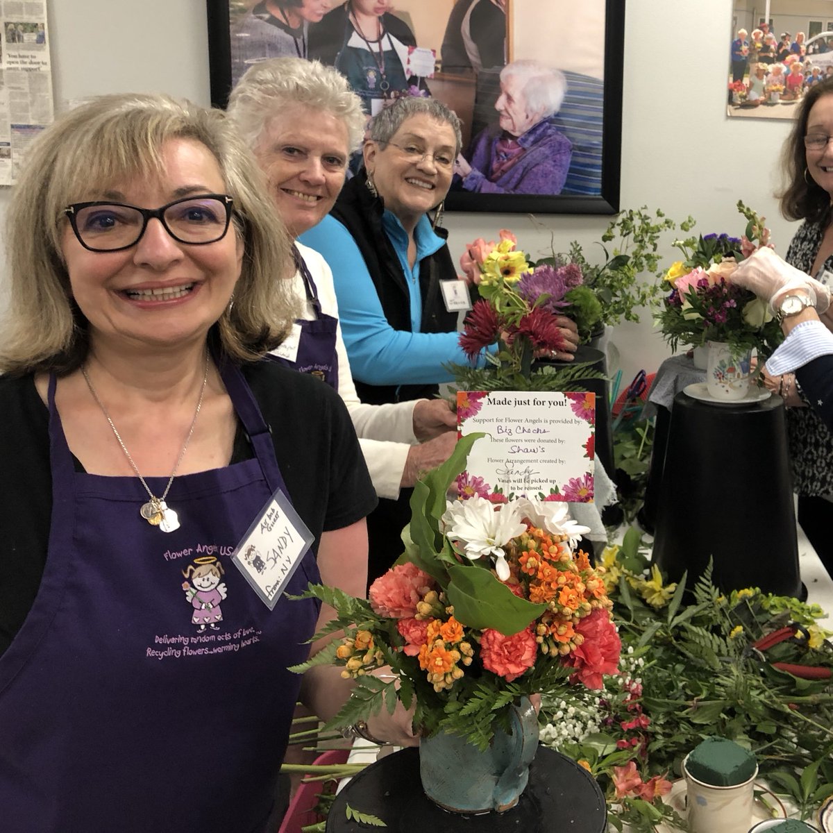 flowerangelsusa's tweet photo. Yesterday, our @Airbnb guest, Sandy, joined us from New York and together we made 95 bouquets for the elderly in need of a little sunshine. Thank you @TraderJoes, @Shaw and Steve Heslinga for your support and thank you Sandy -- we hope you can come back soon!! #keepitkindcapecod https://t.co/lC97uc3a3t