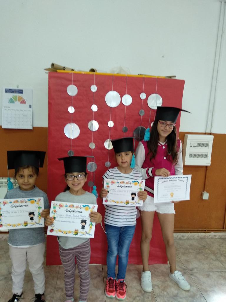 CRARioAgueda's tweet photo. Adiós a infantil y adiós a nuestra Luci. #graduaciones #curso2018-2019 https://t.co/MWGhO3FkOF