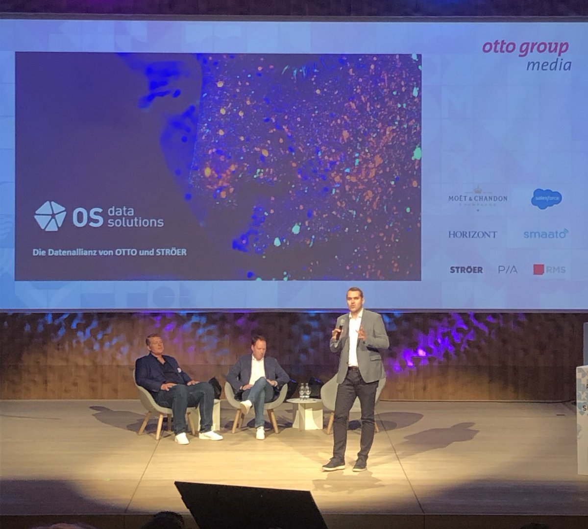 pcwilkens's tweet photo. @OttoGroup_Media und @StroeerMedia geben weitere Einblicke in OS Data Solutions und announcen die neuen Geschäftsführer Tobias Emmer (Ströer) und Ralf Kienle (Payback). #retailmediasummit #otto #ströer #dataalliance #GAFA https://t.co/urL4vm1MD9