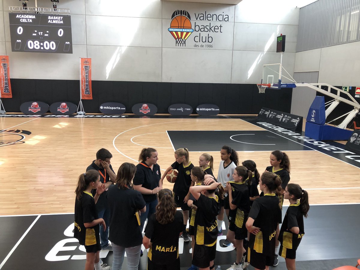 ASRBasketAlmeda's tweet photo. Empezamos la #CopaEspañaAlevin con mucha emoción en un excelente partido entre 2 grandes canteras del 🏀 femenino 🐝!!
🏆 #CopaEspañaAlevin @mhlsports
🏀 @Celtabaloncesto 73 - #MFALM 74
📍 @LAlqueriaVBC
🖥 https://t.co/lR7jMPa6pB
#adnAlmeda #fiebreamarilla https://t.co/9Srn3wed4z