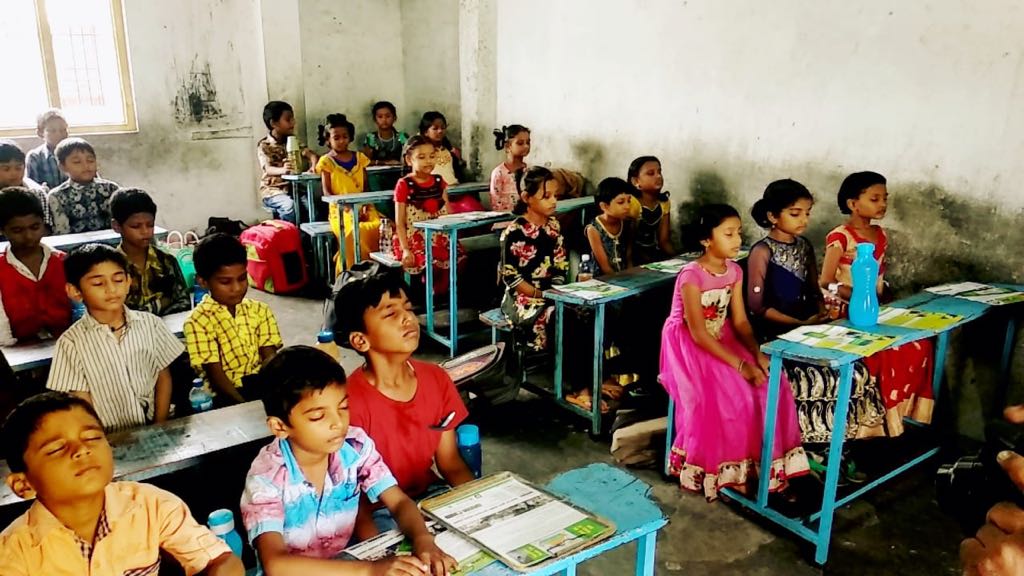 carengrowind's tweet photo. Meditation helps in improving the overall health of a child. As part of Carengrow’s health behaviour change program, we inculcate yoga &amp; meditation as a daily activity to help kids decrease their anxiety &amp; increase performance along with improved grades &amp; attendance. #YogaDay2019 https://t.co/QObp7evmcz