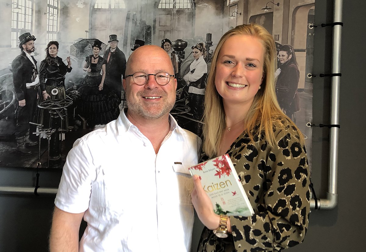 ReferroB2B's tweet photo. De afgelopen vijf maanden werd ons kantoor opgefleurd door de aanwezigheid van #stagiaire #InternationalMarketingandManagement Franka Buitenhuis. #Referro wenst je heel veel succes en bedankt je voor je inzet. Wie weet zien we je nog eens voor een ‘kroketje’ bij de lunch ;-) https://t.co/PjbaM6xr7J