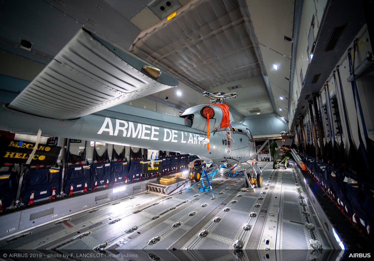 At #ParisAirShow, <a href="/Armee_de_lair/">Armée de l'Air et de l'Espace</a> demonstrates loading of an <a href="/AirbusHeli/">Airbus Helicopters</a> AS-555 Fennec 🚁 into an #A400M 💪
ℹ️ With a maximum payload of up to 37 tonnes and a volume of 340 m3, the A400M can carry numerous pieces of outsize cargo.
#WeMakeItFly #PAS19 
airbus.com/newsroom/event…