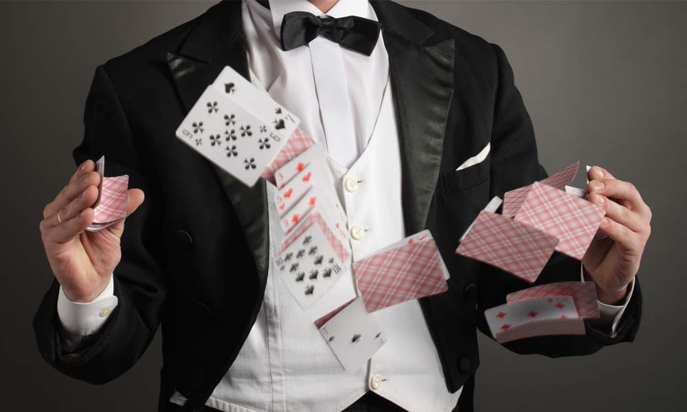 Add some top 🎩 entertainment with our great Christmas party entertainment ideas for adults! ow.ly/jUJT30nzvUC