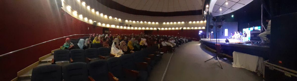 Naveediqb92's tweet photo. Good crowd at #YakRangi Youth #Peace Summit at #AliAuditorium #Lahore organized by @DFPFofficial  #DFPF Education #YAKRANGI https://t.co/s89rPBsOb1