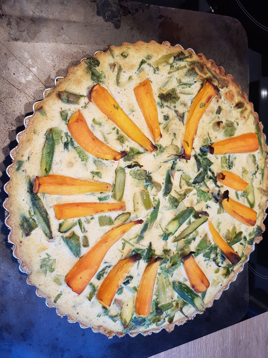 AJobaLCHDip's tweet image. Made a beautiful vegan tart/quiche today. Asparagus, spring onions, spinach, parsley. Will come in handy for lunch tmw. #Happiness #Gratitude #FridayCooking #Vegan #Vegetables #SummerSolstice @JacquiRushtn @NickyPatrick1 @Exceedingly_v @Nafisatherapy @Anjuladevi