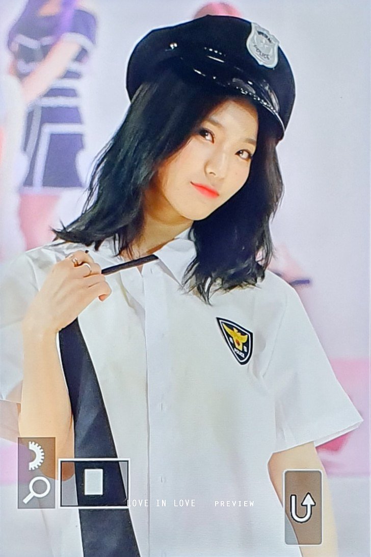 leesaerom0107's tweet photo. 190621
잡혀갈래요 🚔🚔🚔🚔🚔🚓🚨🚨🚓🚓

#프로미스나인 #이새롬 #fromis_9 #leesaerom #FUN_FACTORY @realfromis_9 https://t.co/7i5sdnSxSP