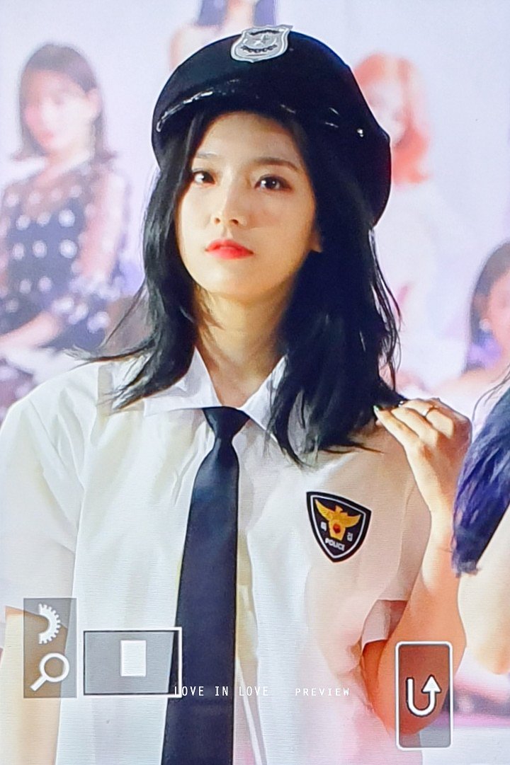 leesaerom0107's tweet photo. 190621
잡혀갈래요 🚔🚔🚔🚔🚔🚓🚨🚨🚓🚓

#프로미스나인 #이새롬 #fromis_9 #leesaerom #FUN_FACTORY @realfromis_9 https://t.co/7i5sdnSxSP