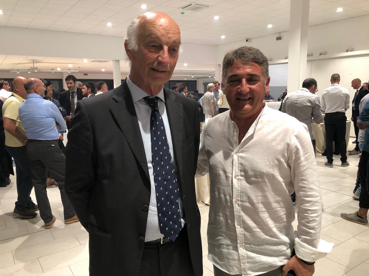 V_Entella's tweet photo. Il nostro mister Roberto Boscaglia nella giornata di ieri ha partecipato all’inaugurazione del nuovissimo Show-room Opel a Genova dei nostri compagni di viaggio del gruppo GECAR. 
⚪️🔵 #Entella #ForzaEntella #Opel #Gecar #genova #gruppoge https://t.co/g8a8uNTgw7