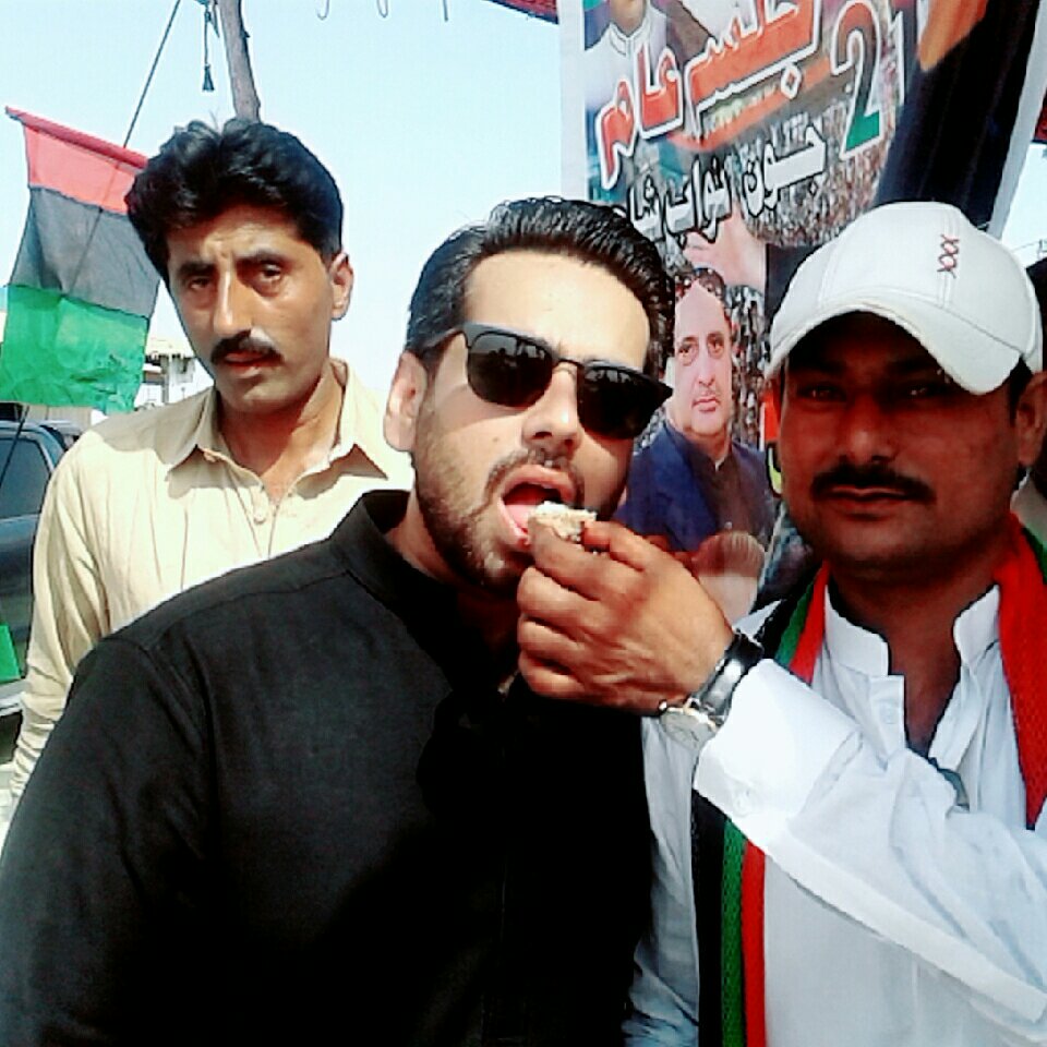SyedMur31365885's tweet photo. #HappyBirthdaySMBB cake cutting of #SMBB Birthday at Camp Theen aftter we Are Goving to #SBADivision Jalsa-E-y Aam with #Syed #Bachal #Shah.G S PPP Sukkur Division
#MPA #Sajad #Bhaban #Syed #Hussain #Shah.MPA #Munwar https://t.co/PvUhjvOIBY