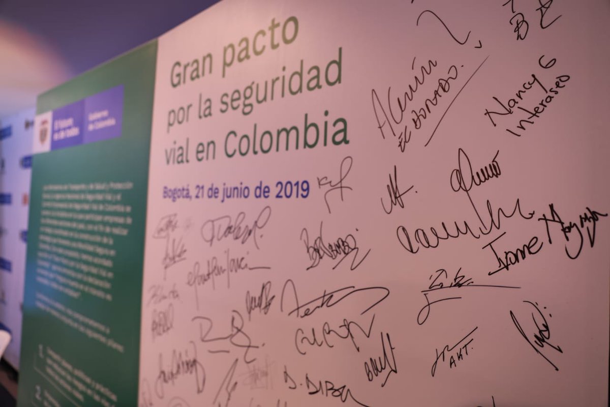 MinTransporteCo's tweet photo. Esta política es un trabajo articulado entre los @MinTransporteCo, @MinSaludCol, @MinEducación, y la @PoliciaColombia, sin dejar al lado al sector privado, las organizaciones no gubernamentales (ONG), la academia y la sociedad civil": @orozco_angela #GranPactoSeguridadVial https://t.co/STu0Upc5EM