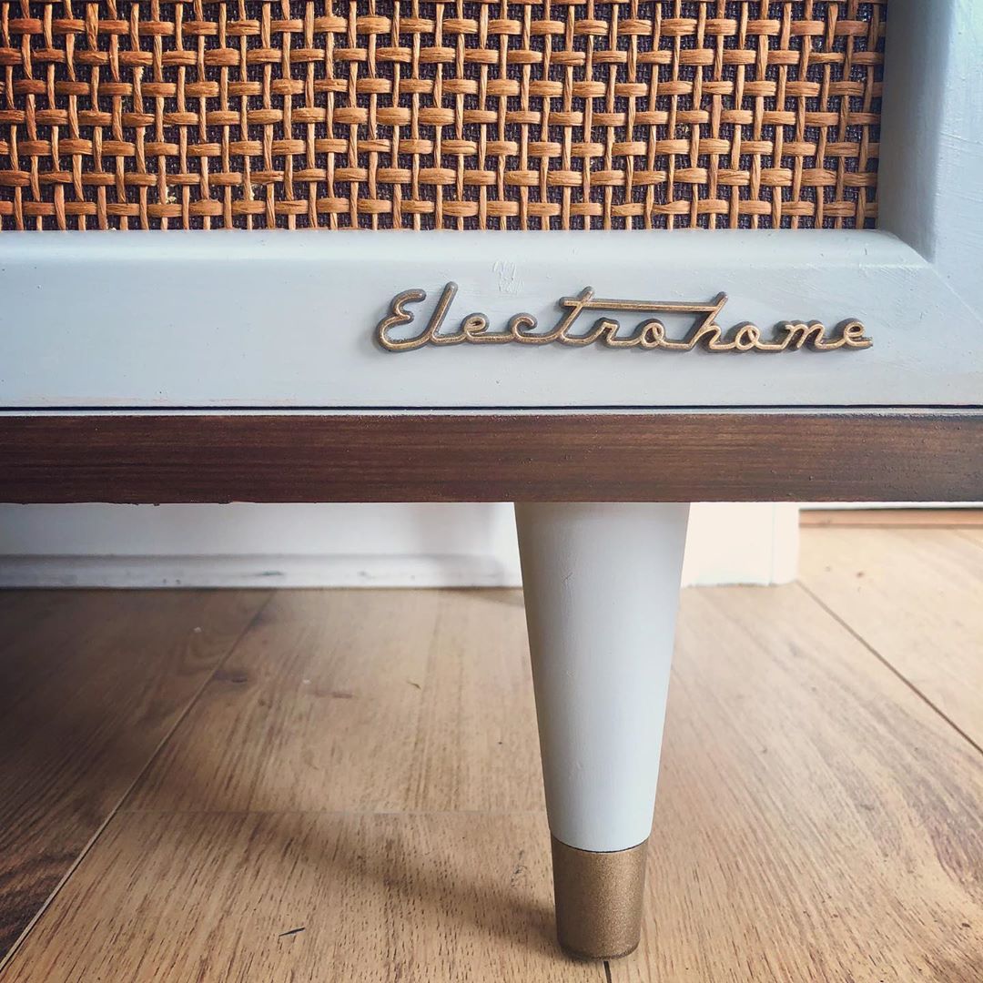 electrohome's tweet photo. #ThrowBackThursday A vintage Electrohome mid-century modern record cabinet. Thank you to @transcendfurnituregallery for preserving this piece and finding it a lovely home. 

#Since1907 #homedecor #Electrohome #Vinyl #recordplayer #midcenturymodern https://t.co/p4mYpMD85G