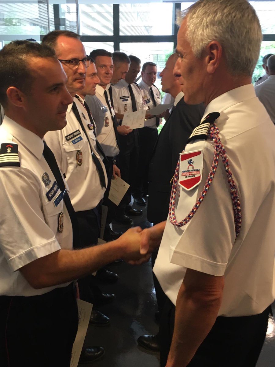 GregoryAllione's tweet photo. Votre formation de colonel s’est achevée avec brio ! Sortez des sentiers battus, faites preuve d’instinct et stoppez le juridisme. Soyez disruptifs ! Communiquez mais surtout rencontrez et échangez. Félicitations, nous comptons sur vous. Vous êtes l’avenir de la sécurité civile. https://t.co/dSLHRXU4dW