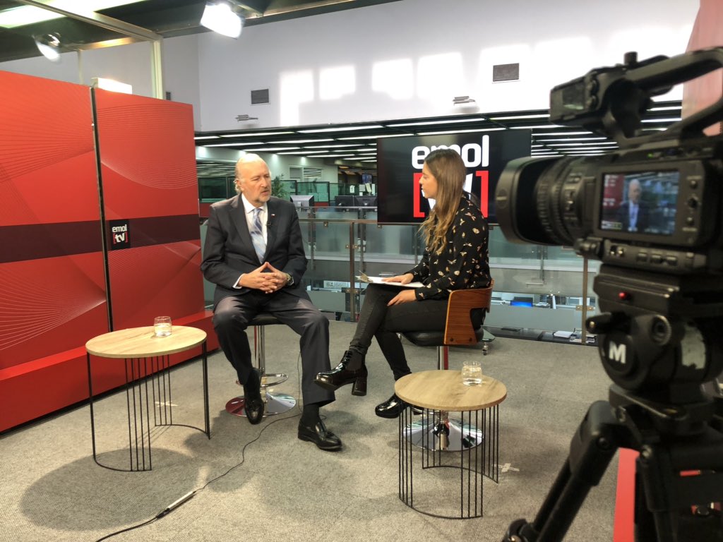MinMineria_cl's tweet photo. Ministro @bprokurica en @EmolTV: Cuando el Presidente @sebastianpinera asumió, había 18 negociaciones colectivas pendientes, y el 99% de ellas se resolvieron satisfactoriamente https://t.co/HXJWhhKsEX