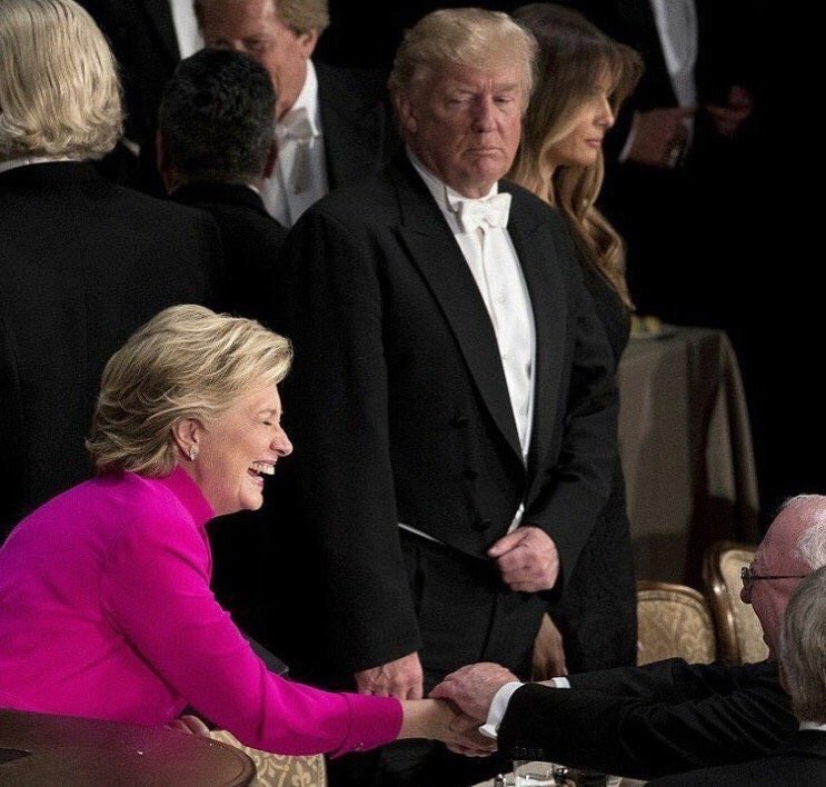 😂🤣 They say a picture is worth a thousand words.

I think this one is worth a million.

In 8 words or less, what do you think he was thinking? 

Comment and RT 
This should be fun.