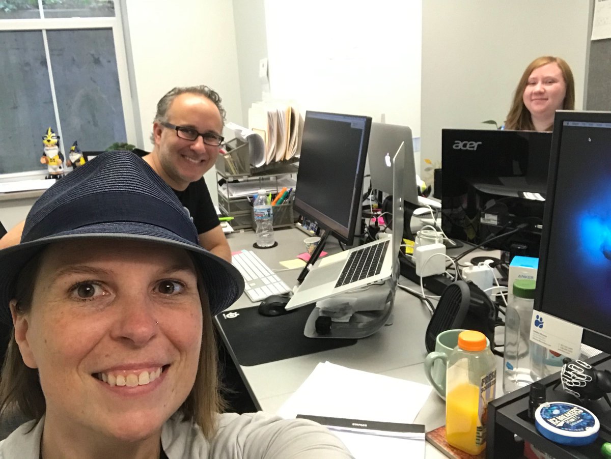 everdaysapp's tweet photo. It's all smiles here in office! Happy #FirstDayOfSummer and #WorldSelfieDay from @masseydeb,@markalaneaton, and Kaitlyn! https://t.co/ow5QE71XAh
