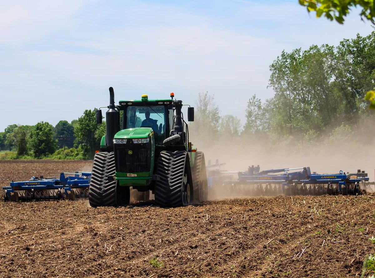 Killins custom work has spring planting almost all wrapped up, if anyone is in need of help planting we are willing to travel all the way to sarnia and Chatham Ont if needed. Planting is far from finished for others. Retweets appreciated. For more info my number is 519 851 1989