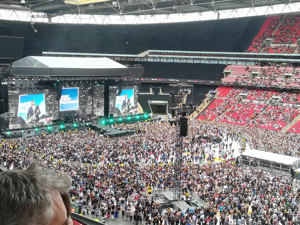 CourtlandsFred's tweet photo. @toryl Wembley tonight. #BonJovi #LetsRockagain #too_old https://t.co/RNQB4yu2un