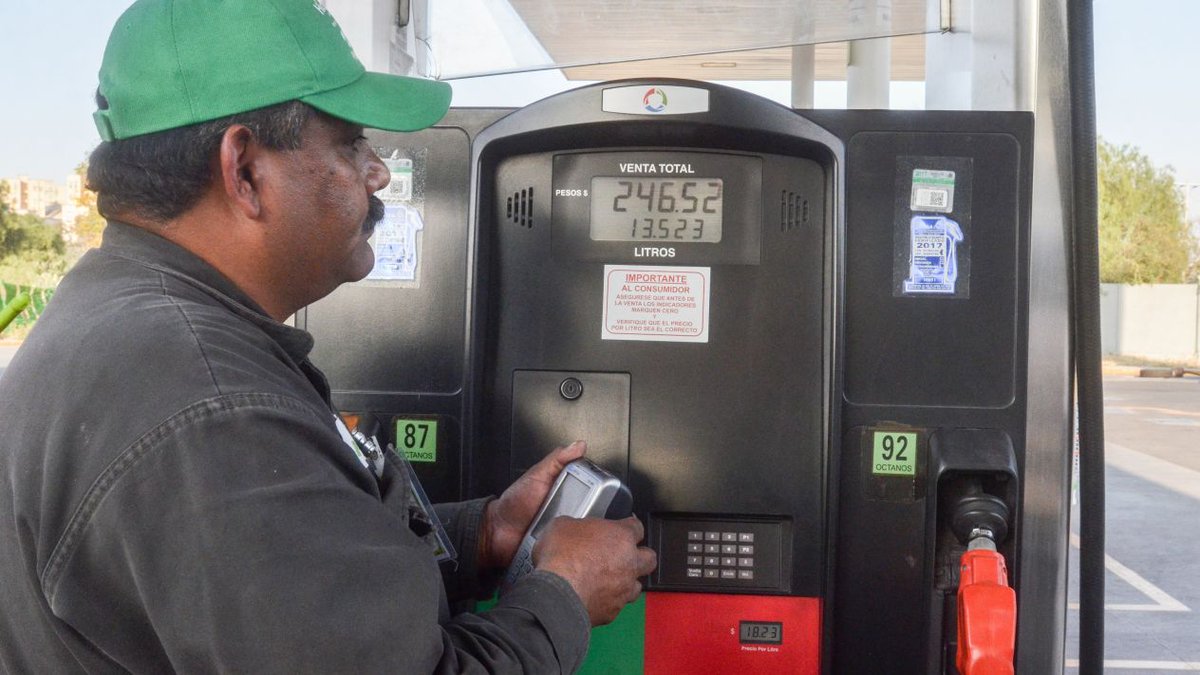 zenzzer's tweet photo. Pues seguiremos pagando el #IEPS completo para la gasolina #Premium según @hacienda_mx
¿Cómo la ven? Nos la esta dejando ir completo ... el impuesto.

https://t.co/fP6EAfbsup https://t.co/BgyErRxnCn