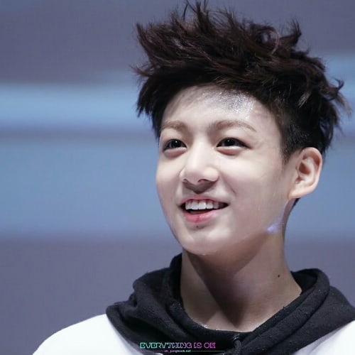 rewolrd's tweet image. #Army #ARMYwithBTS
it's about time: mom, I fell in love with a boy and he is asian😁