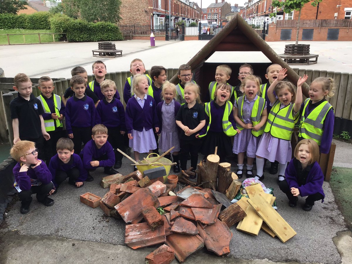 QuayEYFS's tweet image. Design and Technology week was awesome! We investigated, researched, designed, built and evaluated our class project. Here is is, our very own Bug Hotel 🐌🐞🕷🐛#naturalhabitats #bringingnaturecloser #helpingourenvironment @QuayHead @QuayVP