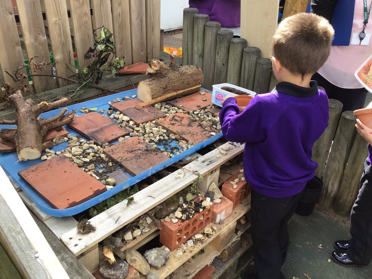 QuayEYFS's tweet image. Design and Technology week was awesome! We investigated, researched, designed, built and evaluated our class project. Here is is, our very own Bug Hotel 🐌🐞🕷🐛#naturalhabitats #bringingnaturecloser #helpingourenvironment @QuayHead @QuayVP