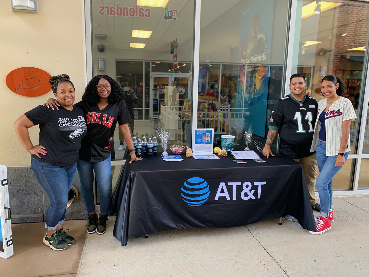 Lights! Camera! Action! 📸 
Squad is ready for the Food Truck Craze here @ the Outlets! #FoodTruckCraze #POP #SpiritWeek #tailgateday @renesha49150111 <a href="/LalaFremont/">Lala Fremont</a> <a href="/kuhn3/">Kevin Kuhn</a> <a href="/ElleNonnemacher/">Ellen Nonnemacher</a> <a href="/judy_cavalieri/">Judy Cavalieri</a>