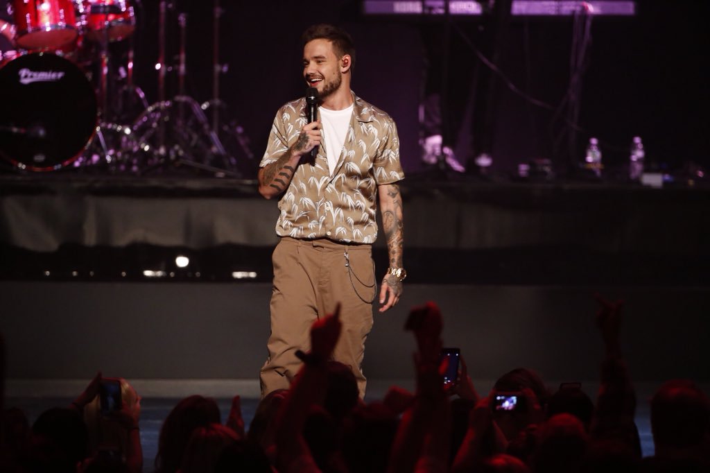 teamsmilefacecl's tweet photo. Hace un año fue el primer concierto como solista de Liam en el @BeaconTheatre de New York, vendiendo todas las entradas ésto fue para el #ChaseSummer 💛💙
#LiamPayne https://t.co/Qn0SlFzLcv
