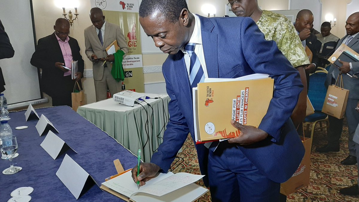 TaxJusticeAfric's tweet photo. Merci #HôtelFebe pour accueillir notre lancement. C'était un succès. restez à l'écoute alors que nous #mobilisons les citoyens lors d'un match de foot demain!
Bonsoir Cameroun! #Stopthebleeding #stopIFF https://t.co/7H2ti7V3sx