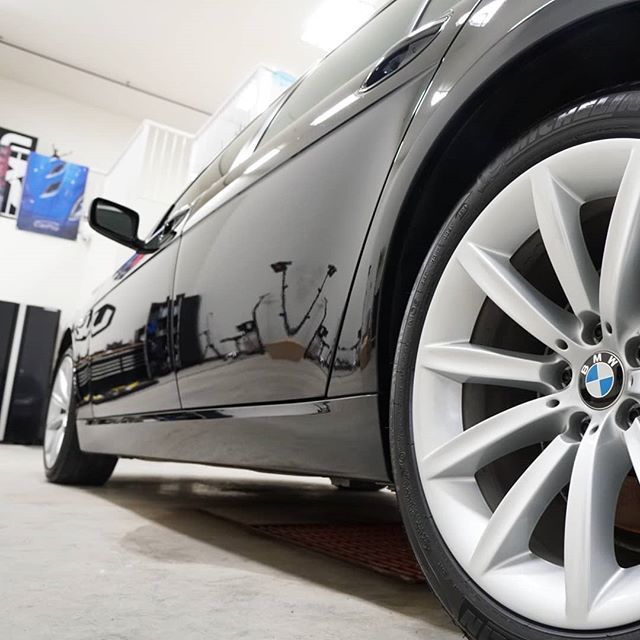 UnleashedAuto's tweet image. ▪️BMW 7 Series▪️ Looking ridiculously glossy after we completed a Tier 2 Paint Correction to remove nasty swirls and scratches! 💦 bit.ly/2Xv2tIx