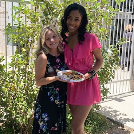 misspvoteen's tweet photo. We're enjoying a delicious lunch from @grabbagreenaz54 today! The @missazorg candidates thank you so much for the #sponsorlove 🥪🥗
#GrabbagreenGilbert #Rivulon
#MissAZ2019 #MissAZKickOff #MissPVOT #MAOTeenAZ #LIMITLESS #GirlsDreamBelieveandAchieve #MAOSisters  #TeamChloé https://t.co/ah0G6Cjq4M