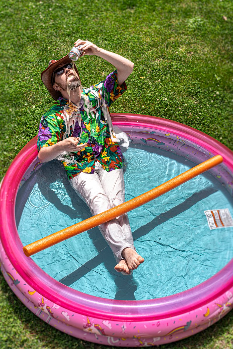 Dustin_Bird's tweet photo. To all the haters that said I wouldn't make it ✌️ #cocktails #worldslongeststraw #schoolsoutpoolsout #fullsend @budweiser #livingmybestlife #CountryMusic #canada https://t.co/jbSPaglPxV
