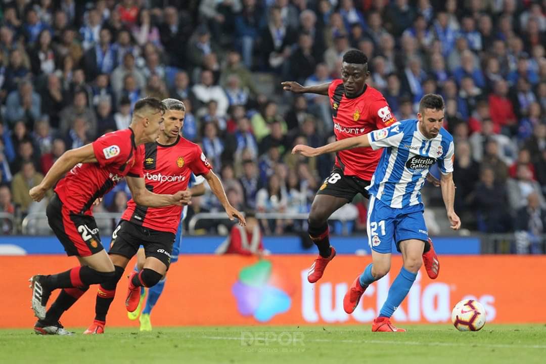 EduExposito's tweet photo. Humildad y trabajo es lo que nos ha llevado a todos hasta aquí. Queda lo más difícil.
Afición una vez más, lo vuestro es impresionante! 🔵⚪2⃣1⃣⚽ https://t.co/JuhFPs9Bf1
