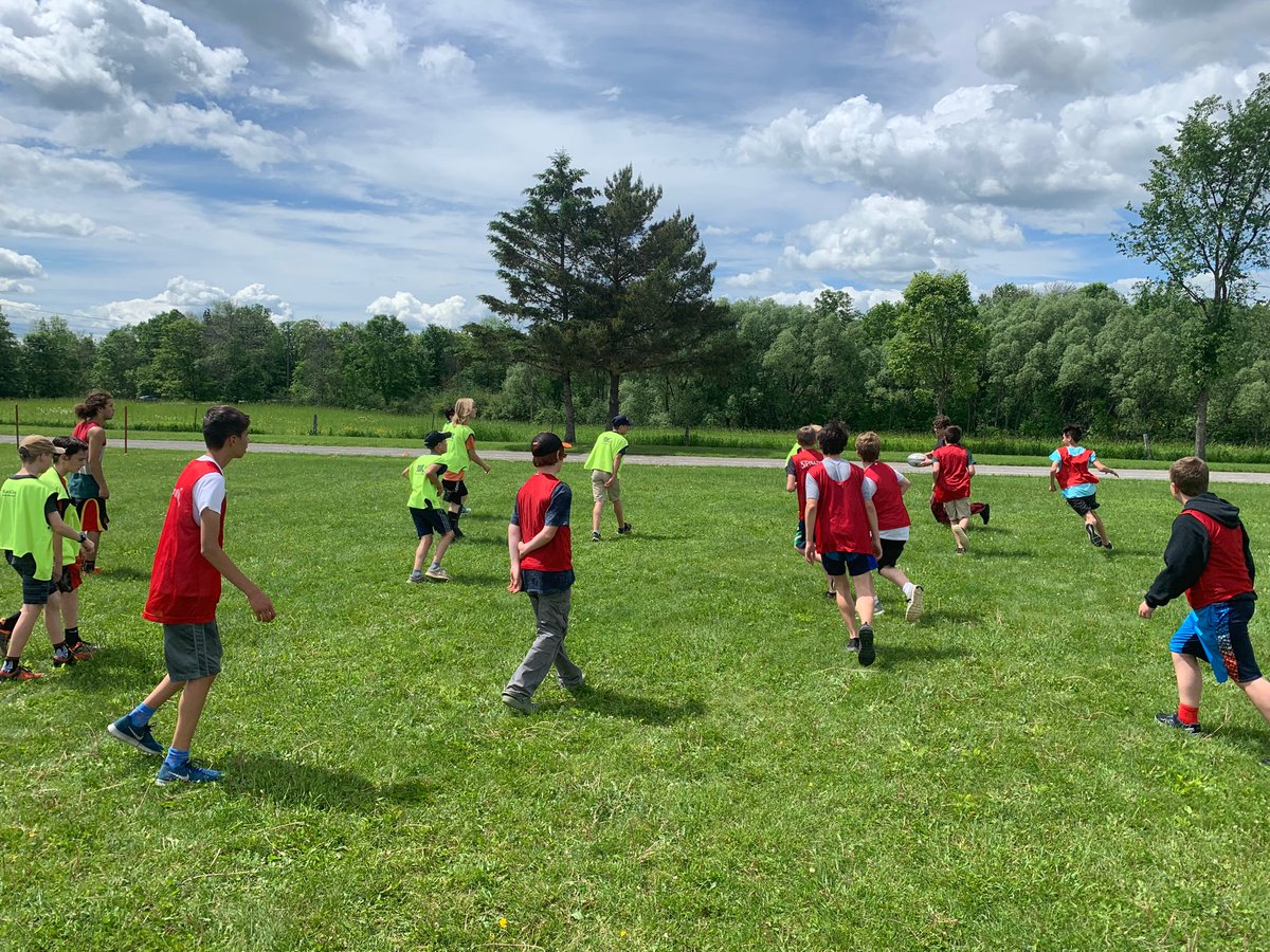 Great “Intro to Rugby” session this afternoon at McNab Public School. Thanks to Ben and Seth for coming out to encourage the next generation of ADHS Boys Rugby players. 🏉