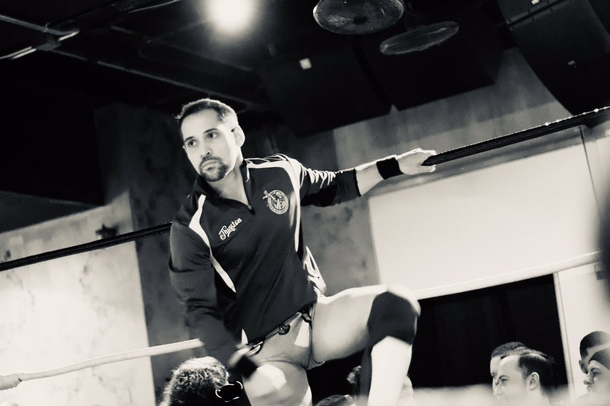 VeraSadlyPhoto's tweet photo. The crowd at #BeyondBoston at @NedDevines in Fanuiel Hall got to witness a 🔥 4-way between a few of the wrestlers whose Beyond debuts shined bright
@BrandonThurston v @BigBaconBrad v @dl_wrestles v @FoFGabeSkye https://t.co/x9exvLhASp