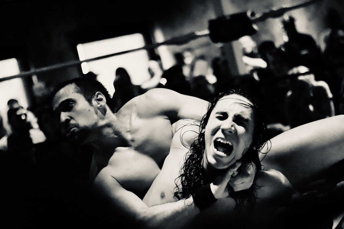 VeraSadlyPhoto's tweet photo. The crowd at #BeyondBoston at @NedDevines in Fanuiel Hall got to witness a 🔥 4-way between a few of the wrestlers whose Beyond debuts shined bright
@BrandonThurston v @BigBaconBrad v @dl_wrestles v @FoFGabeSkye https://t.co/AHlpzTPZy6