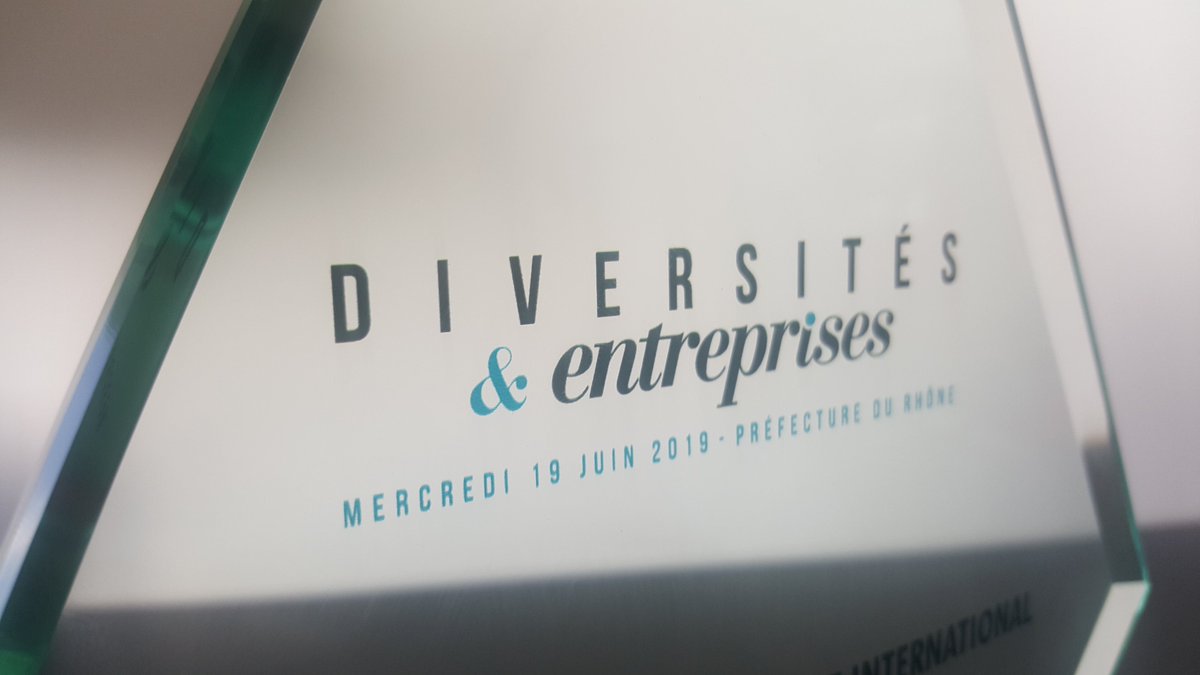 Le Prix de l'entreprenariat International) nous a été lors de la La Soirée diversités et Entreprises, organisée par <a href="/Le_Progres/">Le Progrès</a>
Quelle fierté pour l'équipe du cirque qui regroupe de nombreuses nationalités !