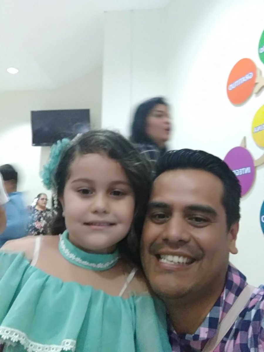 CarlitosFN's tweet photo. #NationalSelfieDay #nosponemoslaspilas
#lagraduada https://t.co/mOfGuRXiDm