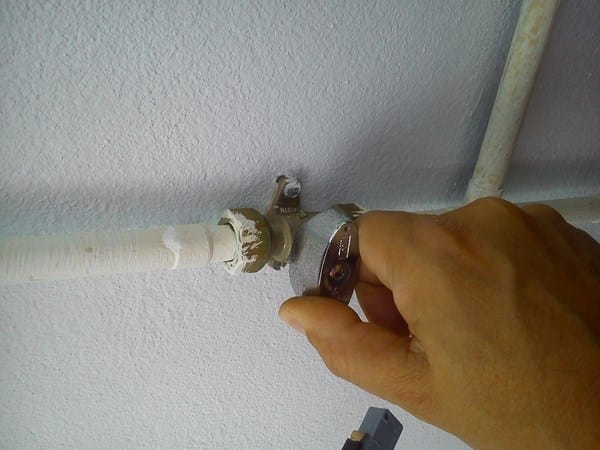 PoliciaColombia's tweet photo. Cerciórese  de cerrar las llaves del agua y del gas con el fin de evitar contingencias. #VacacionesEnConvivencia https://t.co/kpJbFssI9q