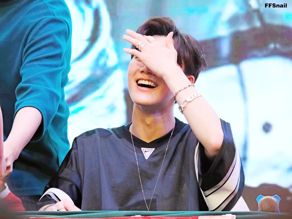 SnailFf's tweet photo. #WayV #TEN
09/06/2019, Shenzhen, China.
You look so happy 😁 https://t.co/jVRfcDCR6T