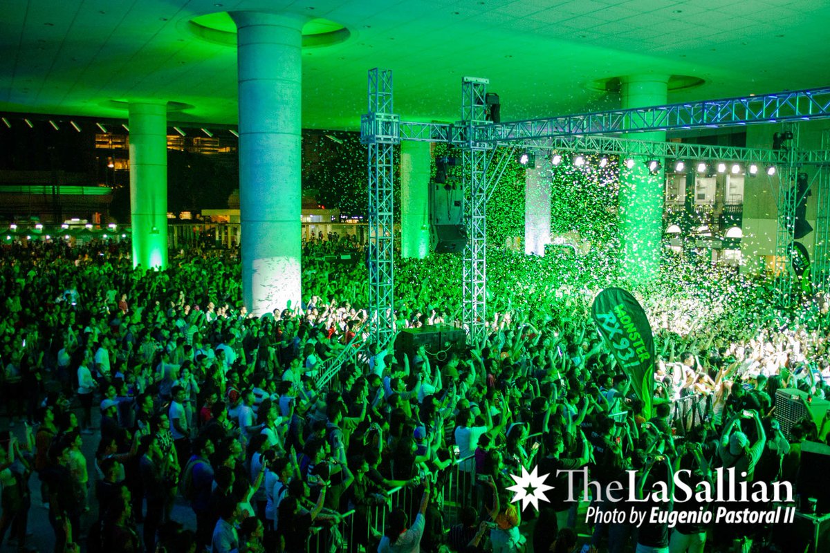 TheLaSallian's tweet photo. UNIVERSITY: Confetti rained down on Henry Sy Sr. Hall Grounds to close Animusika 2019 and end UVMW 2019. Live performances from Janine Teñoso, Quest, Orange and Lemons, I Belong to the Zoo, Mayonnaise, and Itchyworms were featured in the concert. #ANIMUSIKA2019 #SIGLO #UVMW2019 https://t.co/aU4LwWb5t9