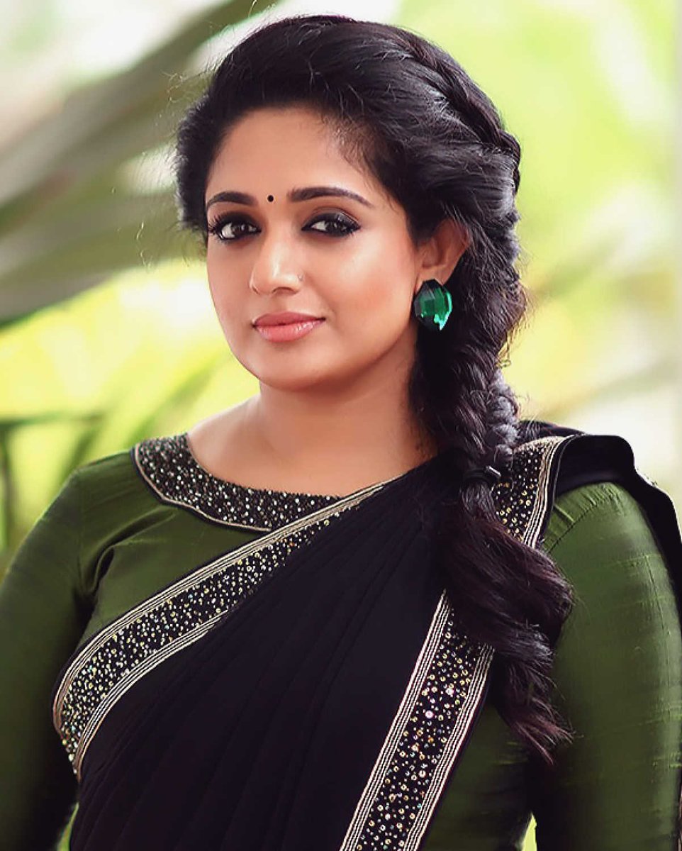 amateur-kavya-madhavan-leg-pics-storms-facial
