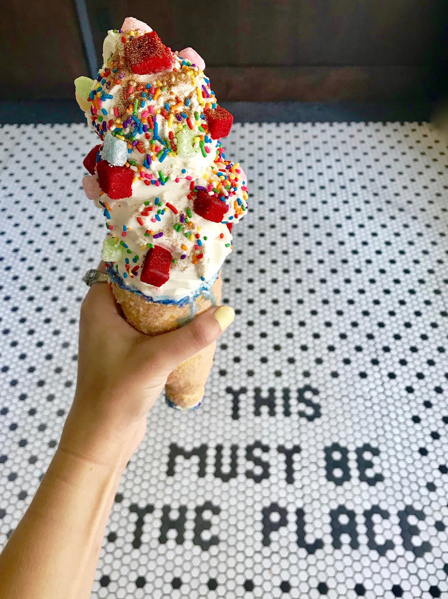 TREAT YOURSELF that summer bod can wait. 💯🍦🙌🏽 #ThisMustBeThePlace #CinnamonCone #Saturday #Dessert #IceCream #Churros #Coffee #Sprinkles #Chicago