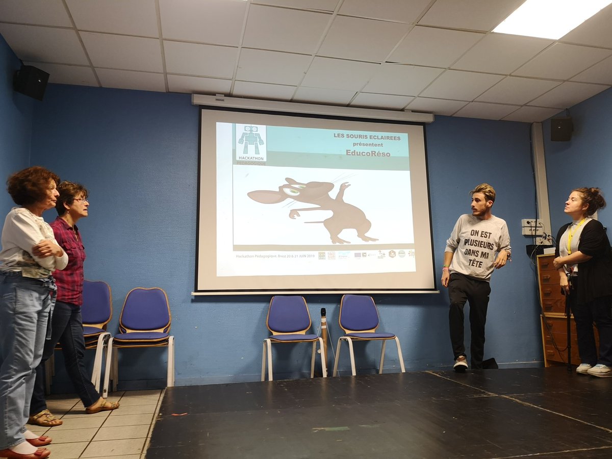 So_Geff's tweet photo. Projet 4/ ENDUCORESO : un jeu de société autour des réseaux sociaux #hackbrest2019 @canope_29 @UBO_OpenFactory @atbrest @TelefabBrest @Fababrest @FabDuPonant @petitsdebsBrest https://t.co/Tful5XLPQs
