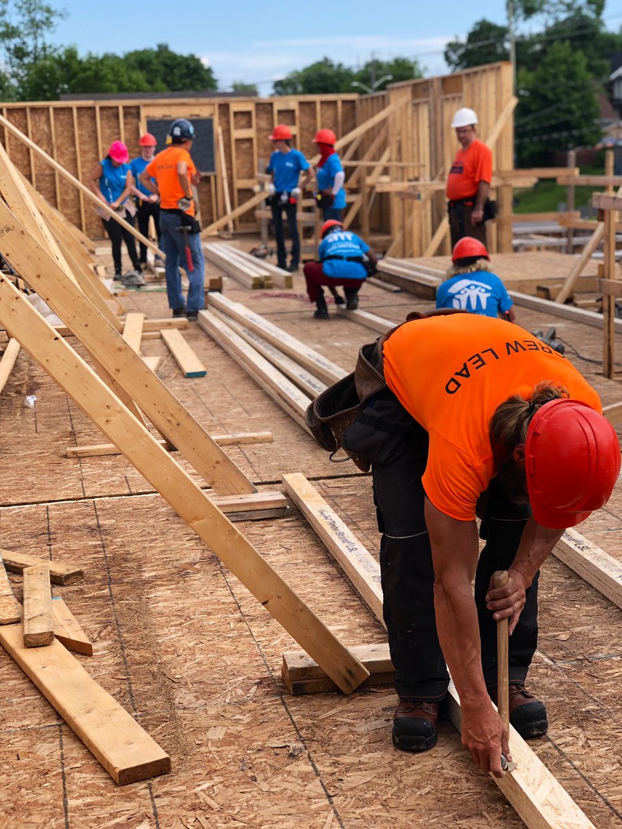SDegrace's tweet photo. The @IBMCanada team hard at work! #FramersLife ๐จ#IBMersCare #NIPDCanada #IBMIDLBuild #FridayFeeIing @HabitatGTA @habitat https://t.co/wRC7Efz7pv